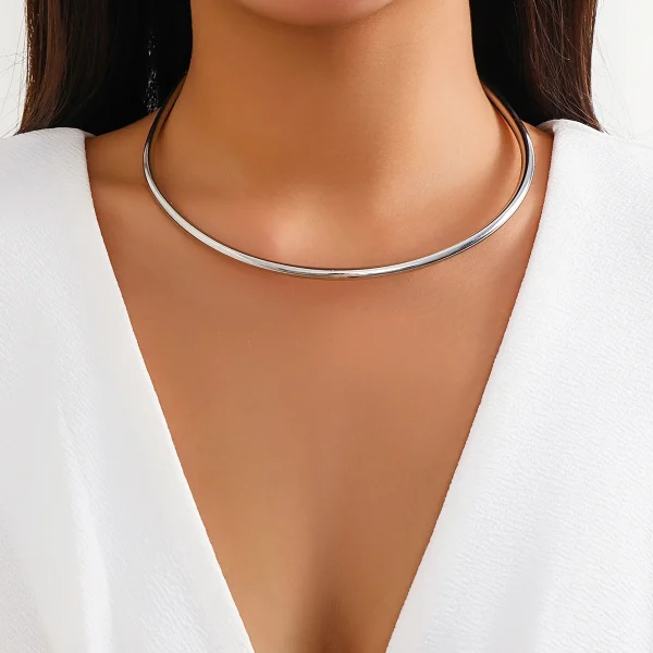 Simple Open Circle Choker Necklace - Image 3