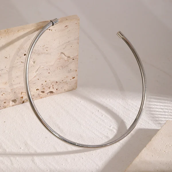 Simple Open Circle Choker Necklace - Image 5