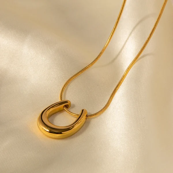 18K Gold Plated Irregular Snake Chain Necklace with U-Shaped Pendant - Image 2