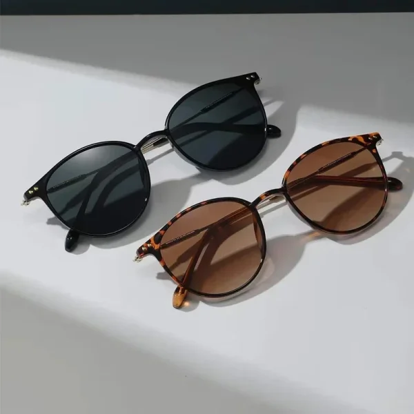 Trendy Square Sunglasses - Image 4