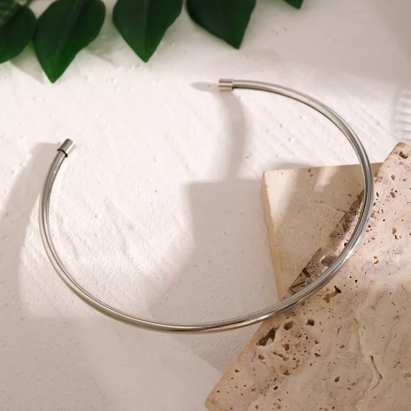 Simple Open Circle Choker Necklace - Image 6