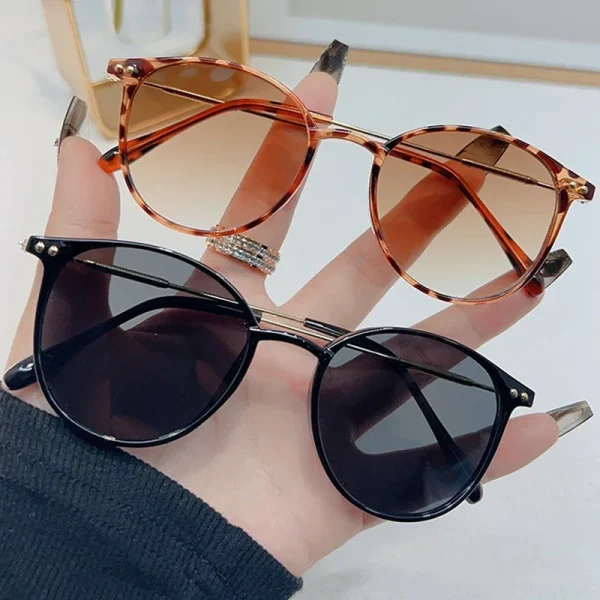 Trendy Square Sunglasses - Image 3