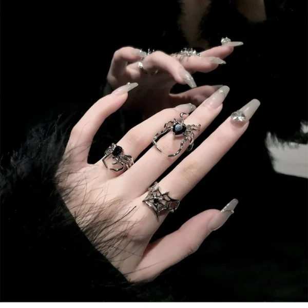 Retro Black Gemstone Spider Nail Ring - Image 2