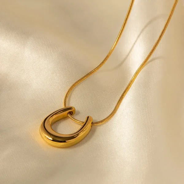 Simple Metallic U-Shaped Pendant Necklace - Image 4