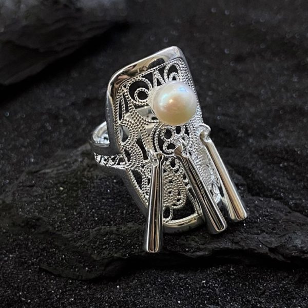 hollow flower butterfly pearl tassel ring